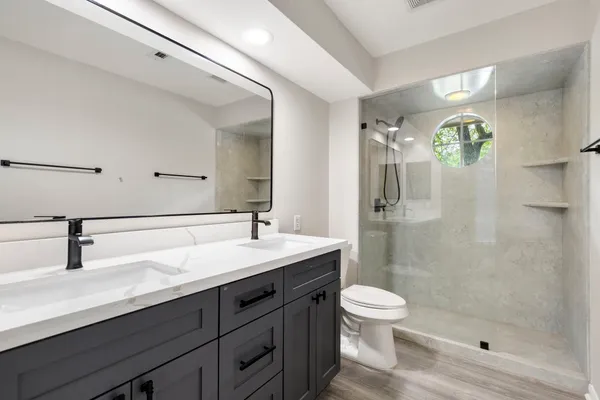 $770,000 | 35 Classic Oaks Place, The Woodlands, TX 77382