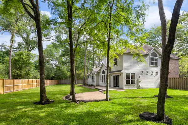 $770,000 | 35 Classic Oaks Place, The Woodlands, TX 77382