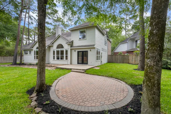 $770,000 | 35 Classic Oaks Place, The Woodlands, TX 77382