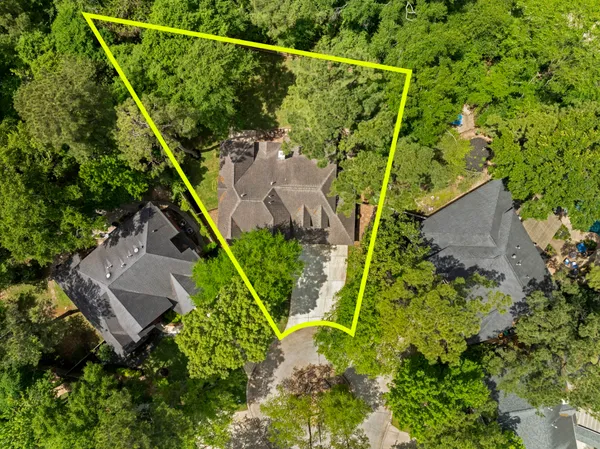 $770,000 | 35 Classic Oaks Place, The Woodlands, TX 77382