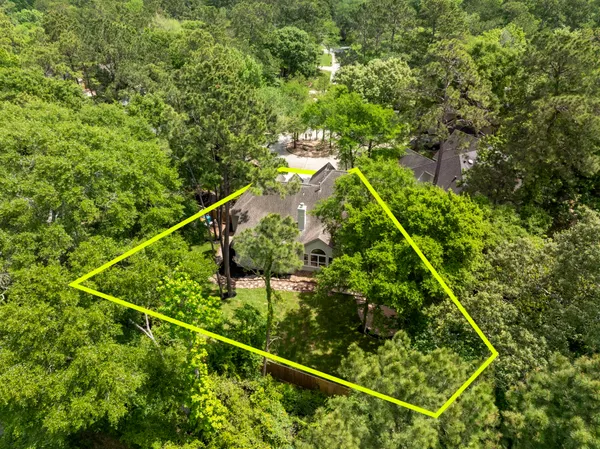 $770,000 | 35 Classic Oaks Place, The Woodlands, TX 77382