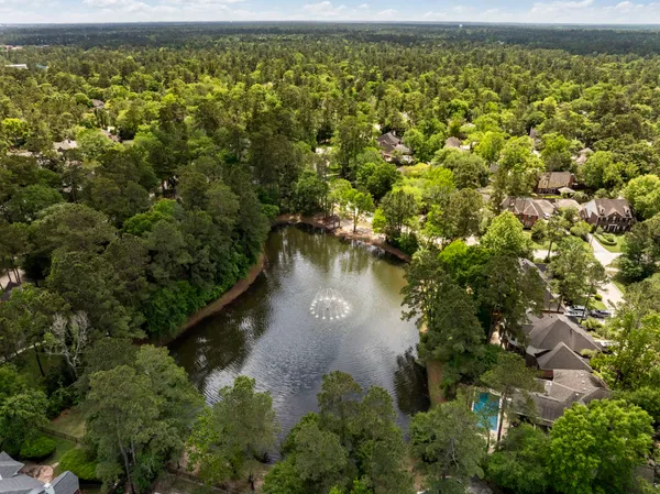 $770,000 | 35 Classic Oaks Place, The Woodlands, TX 77382