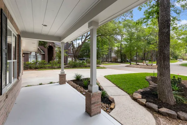 $770,000 | 35 Classic Oaks Place, The Woodlands, TX 77382