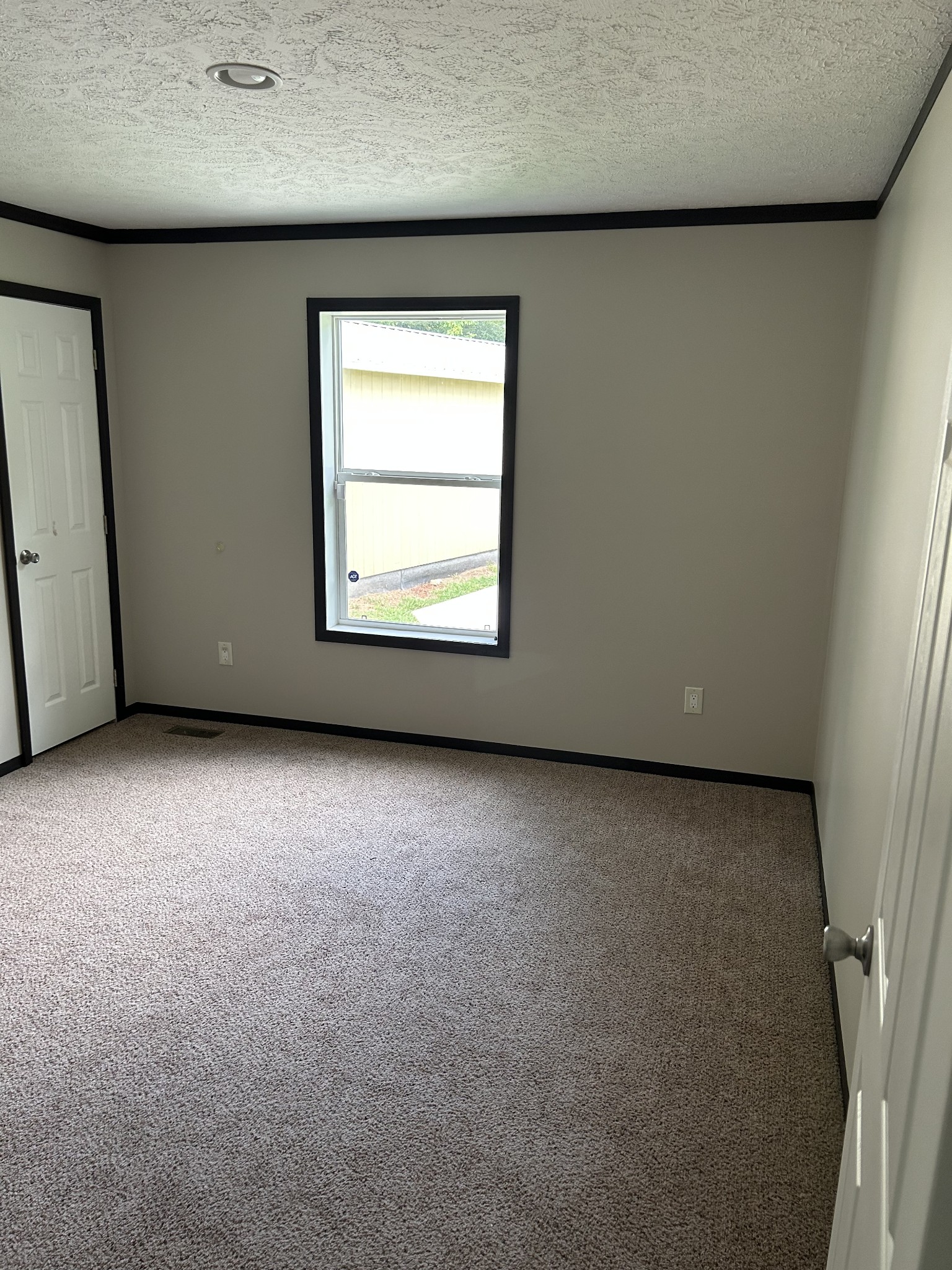 1762 Walden Ridge Road Manchester, TN 37355 - Photo 8 of 12 an empty room with a window