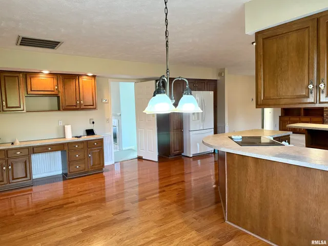 $289,900 | 1810 Paula Lane, Marion, IL 62959