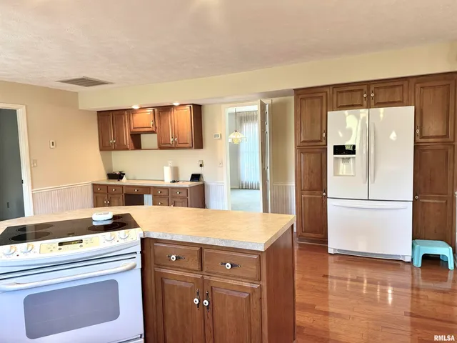 $289,900 | 1810 Paula Lane, Marion, IL 62959