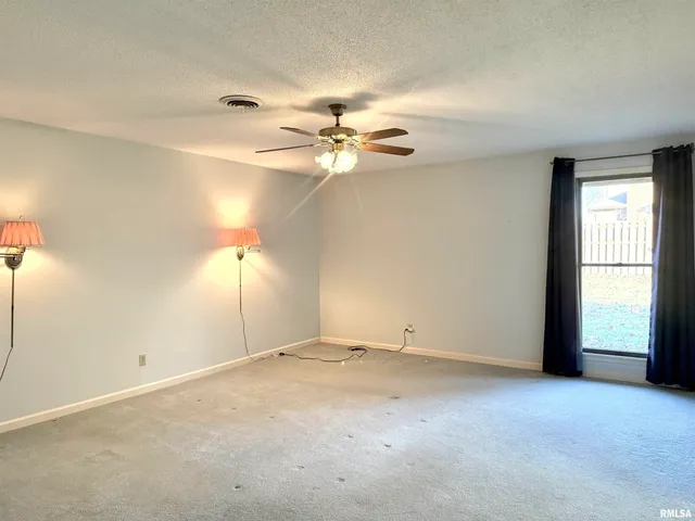 $289,900 | 1810 Paula Lane, Marion, IL 62959