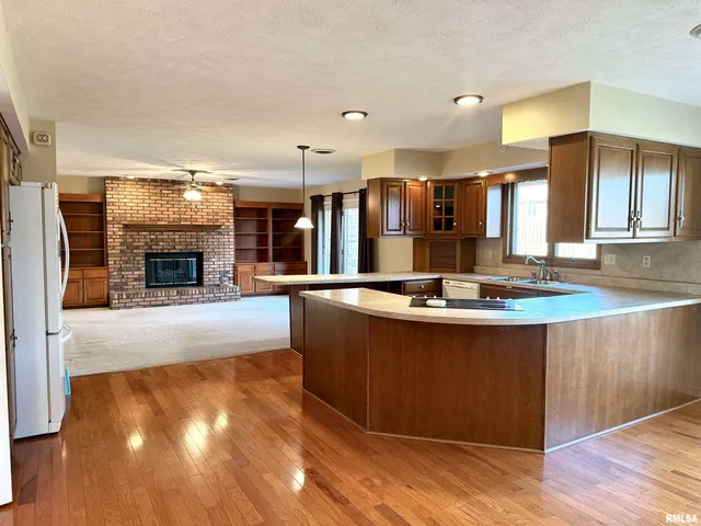 $289,900 | 1810 Paula Lane, Marion, IL 62959