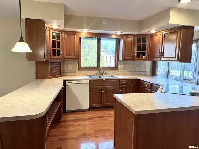 $289,900 | 1810 Paula Lane, Marion, IL 62959