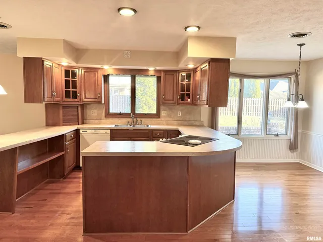 $289,900 | 1810 Paula Lane, Marion, IL 62959