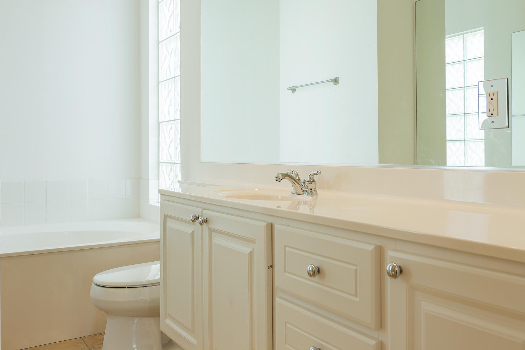 11547 Southwest Rockingham Drive Port St. Lucie, FL 34987 - Photo 12 of 22 Master tub