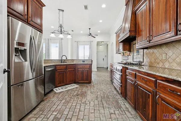 $639,900 | 11177 Toria Lane, St. Amant, LA 70774