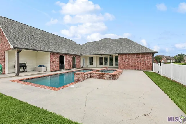 $639,900 | 11177 Toria Lane, St. Amant, LA 70774