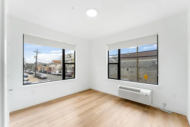 $2,292 | 175 West 7th Street, Unit 303, Bayonne, NJ 07002