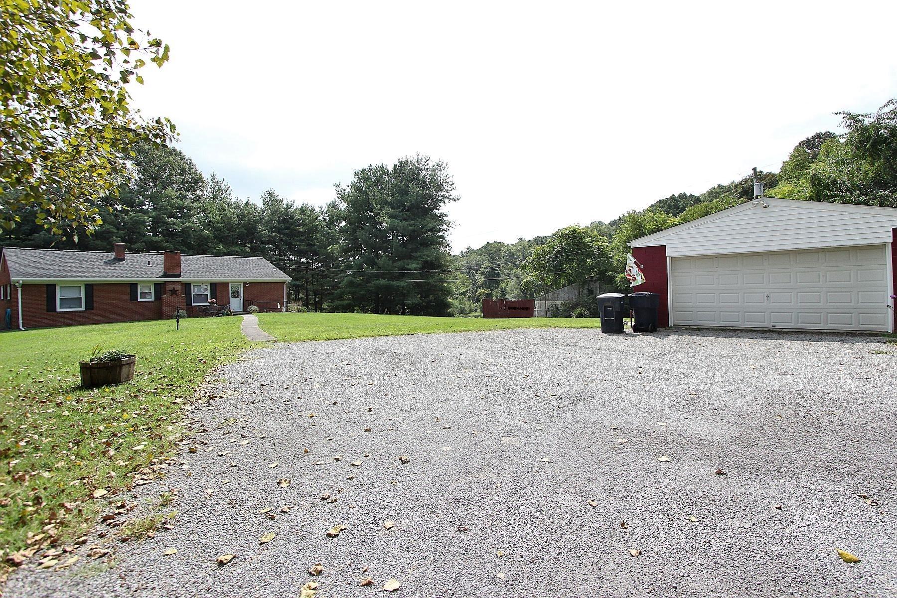 4608 Oak Road Northwest Roanoke, VA 24017 - Photo 14 of 39 IMG_8077