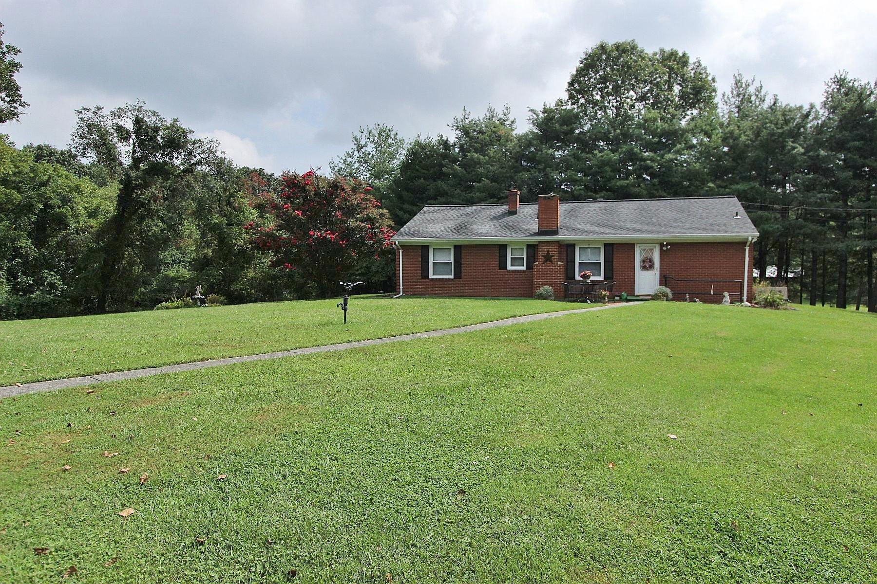 4608 Oak Road Northwest Roanoke, VA 24017 - Photo 3 of 39 IMG_8053