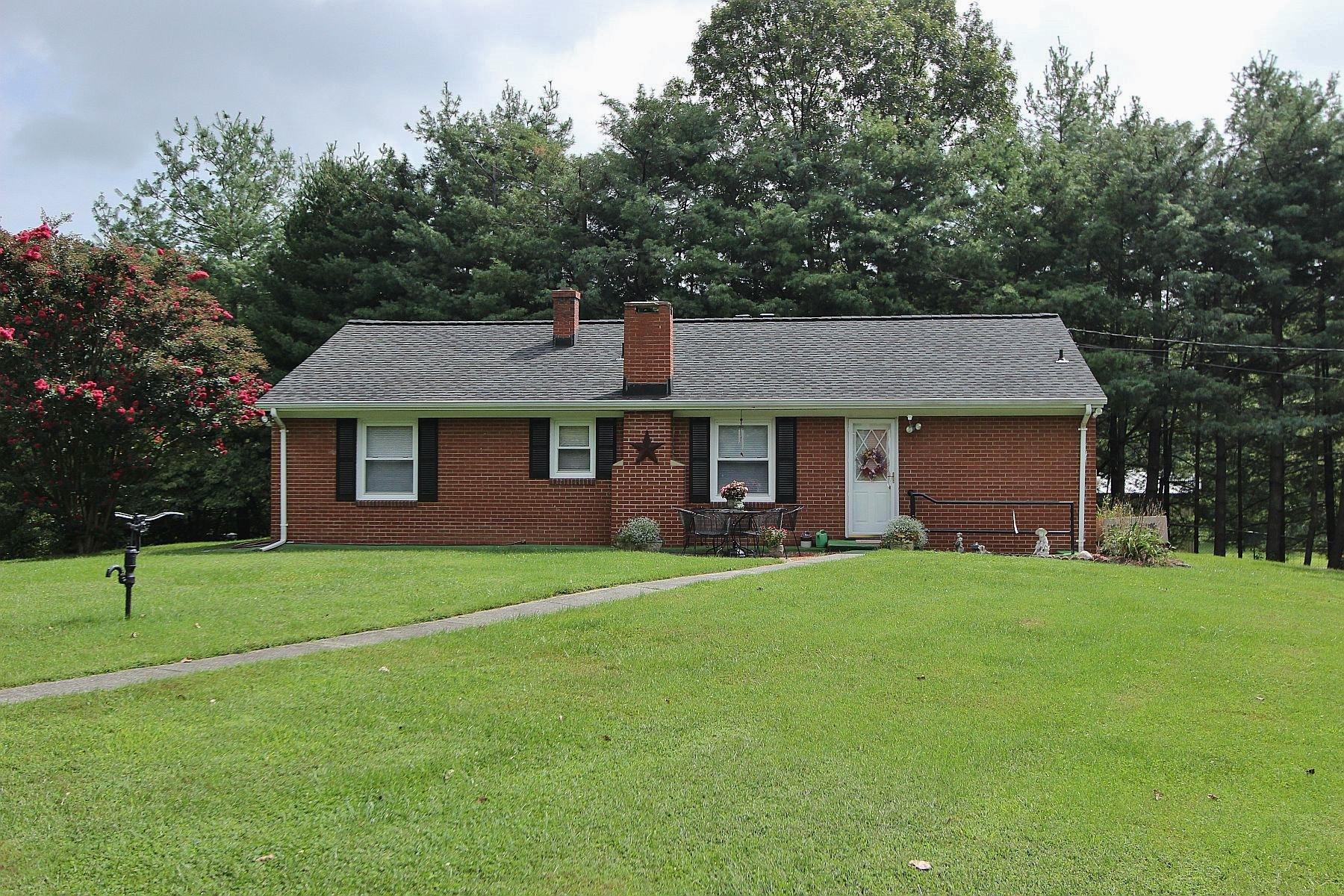 4608 Oak Road Northwest Roanoke, VA 24017 - Photo 4 of 39 IMG_8055