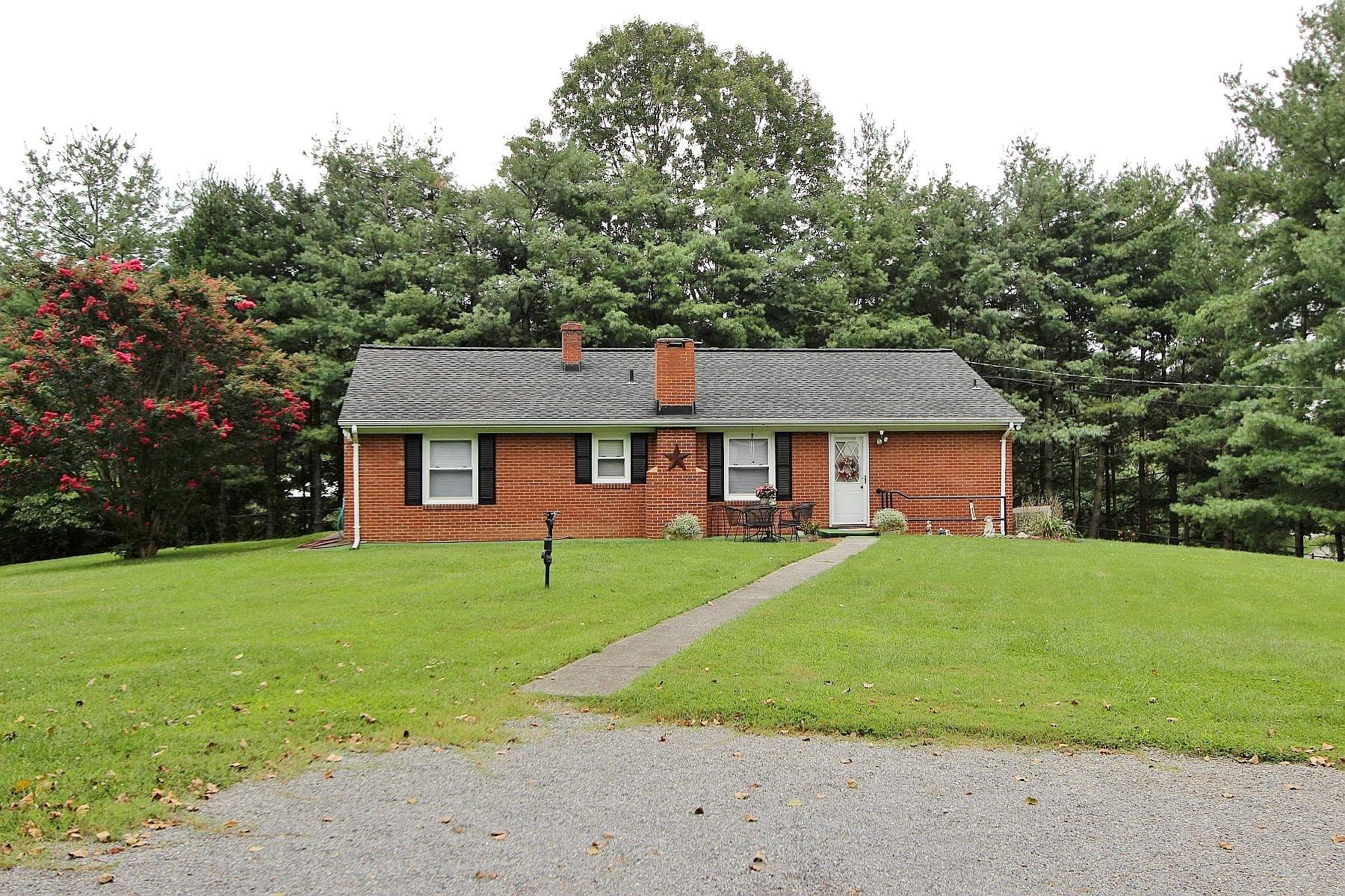 4608 Oak Road Northwest Roanoke, VA 24017 - Photo 38 of 39 IMG_8186