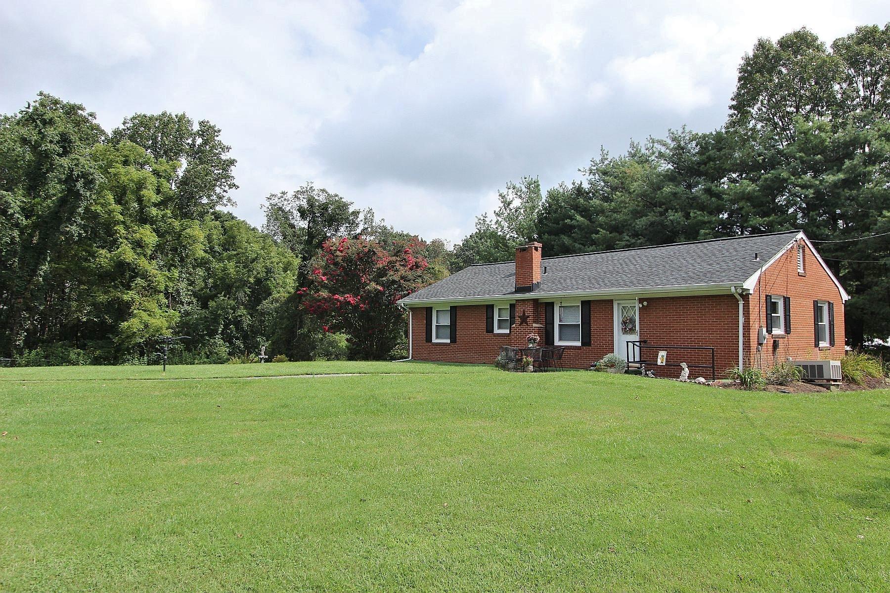 4608 Oak Road Northwest Roanoke, VA 24017 - Photo 5 of 39 IMG_8056