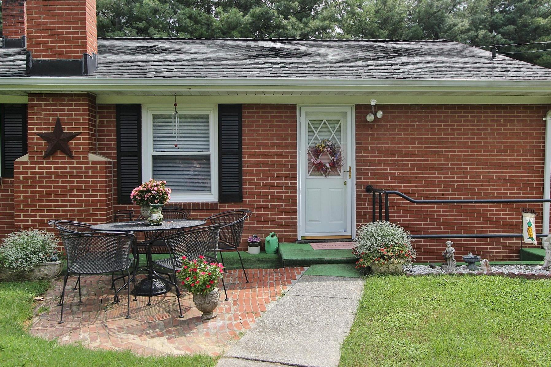 4608 Oak Road Northwest Roanoke, VA 24017 - Photo 6 of 39 IMG_8058