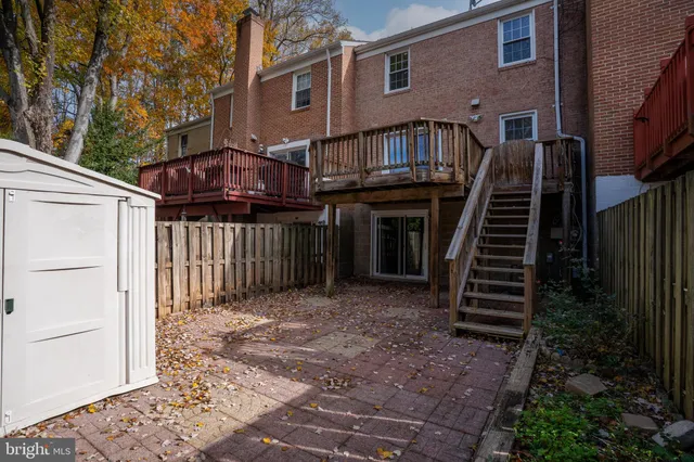 a picture of a bench in a red white house