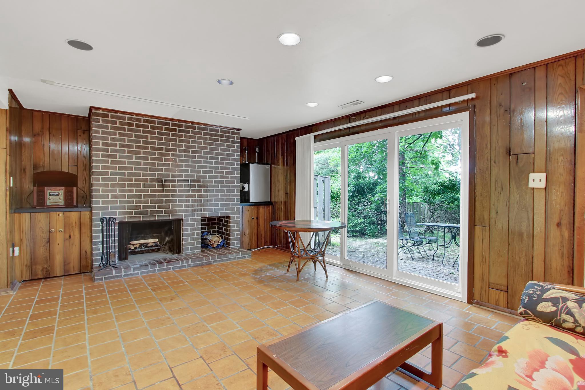 1909 Greenberry Road Baltimore, MD 21209 - Photo 23 of 33 2nd family room with walkout