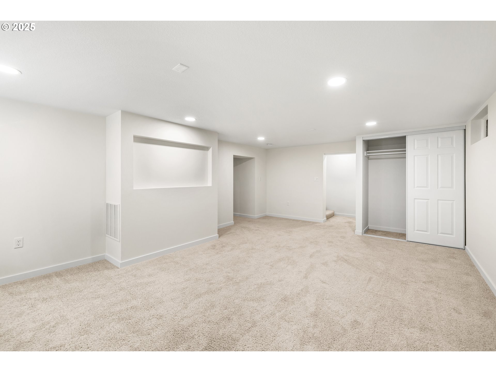 142 Northeast 128th Avenue Portland, OR 97230 - Photo 34 of 43 a view of an empty room