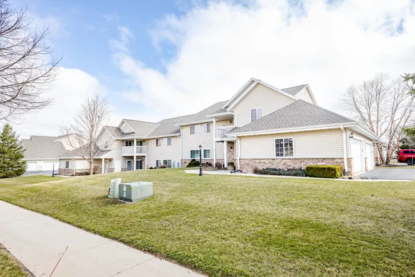 $295,000 | W197N17110 Stonewall Drive, Jackson, WI 53037
