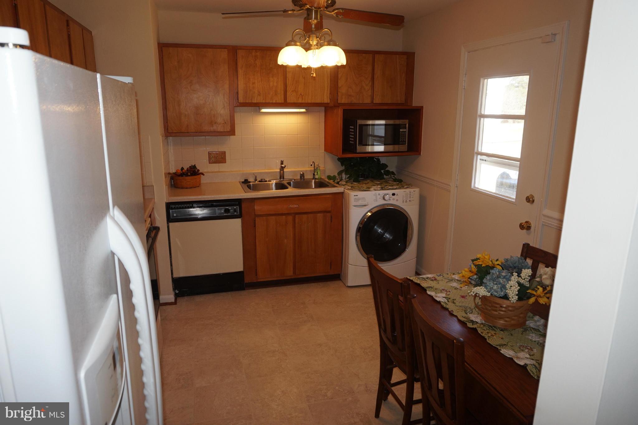 804 West Poplar Road Sterling, VA 20164 - Photo 16 of 22 Kitchen