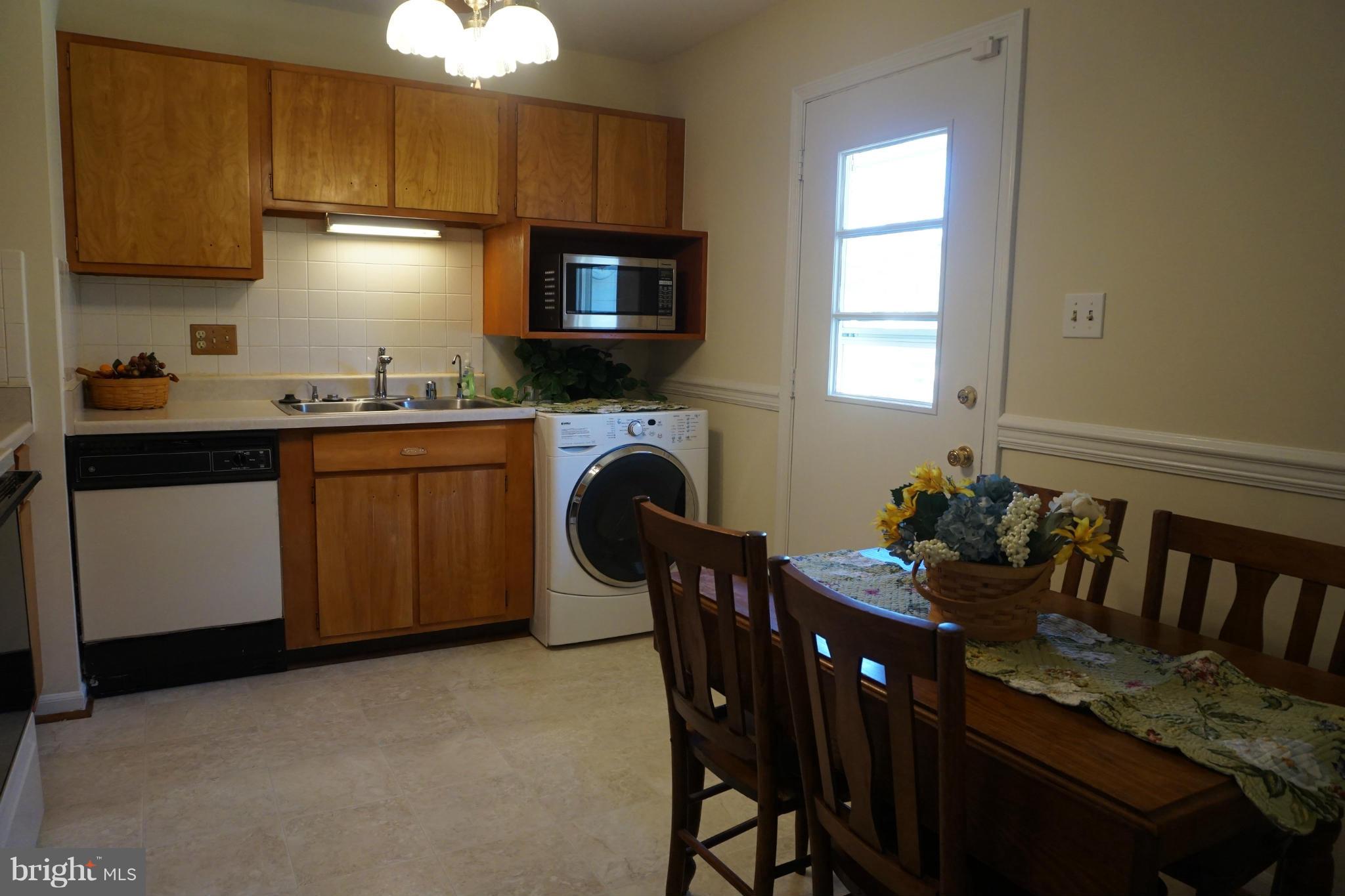 804 West Poplar Road Sterling, VA 20164 - Photo 20 of 22 Kitchen