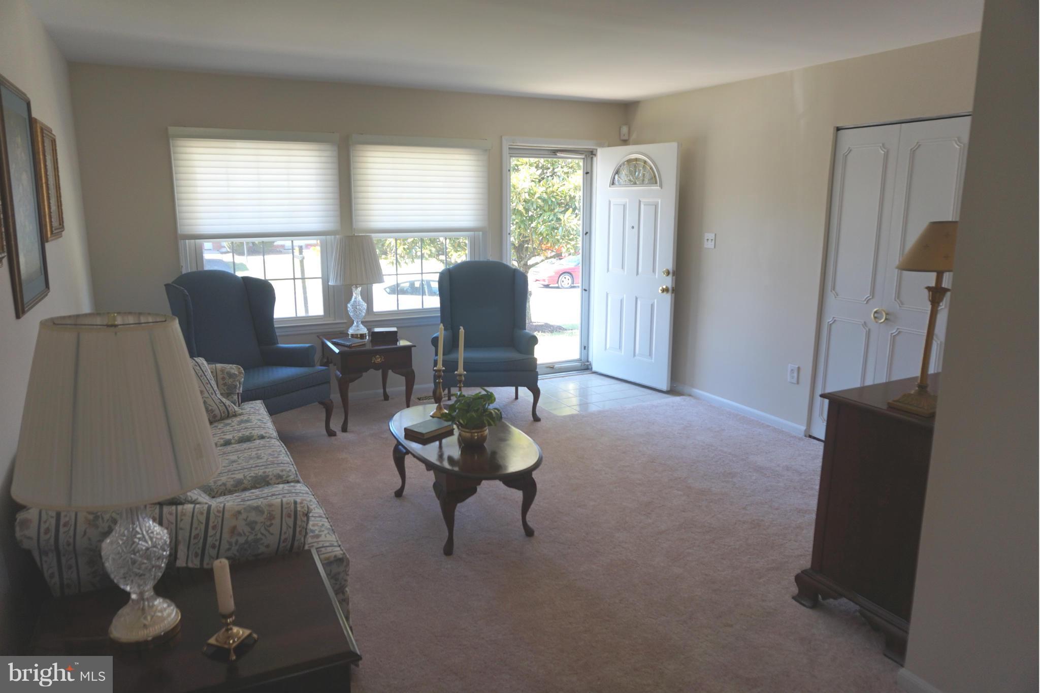 804 West Poplar Road Sterling, VA 20164 - Photo 4 of 22 Living Room