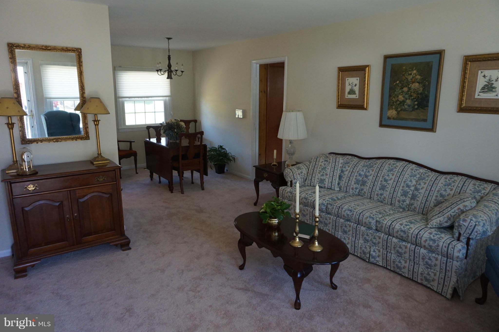 804 West Poplar Road Sterling, VA 20164 - Photo 5 of 22 Living Room
