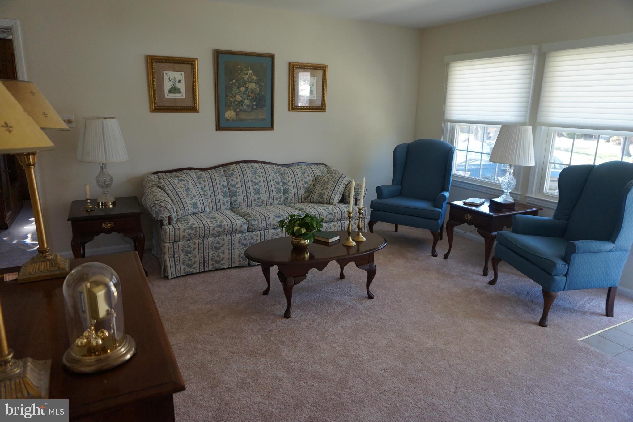 804 West Poplar Road Sterling, VA 20164 - Photo 6 of 22 Living Room