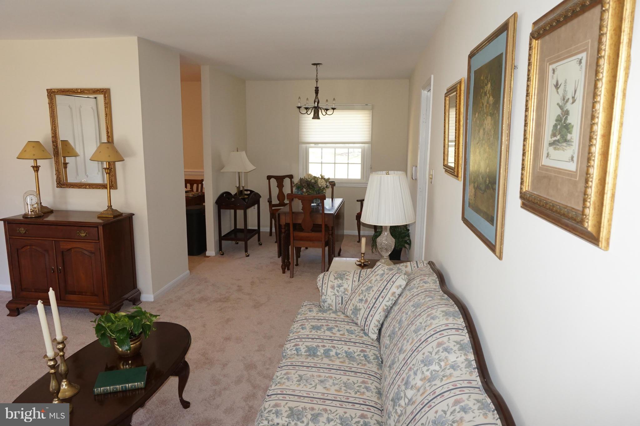 804 West Poplar Road Sterling, VA 20164 - Photo 7 of 22 Living Room