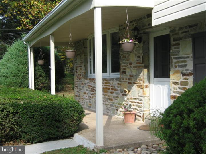 617 Pinney Road Huntingdon Valley, PA 19006 - Photo 2 of 24 Gallery Image 2