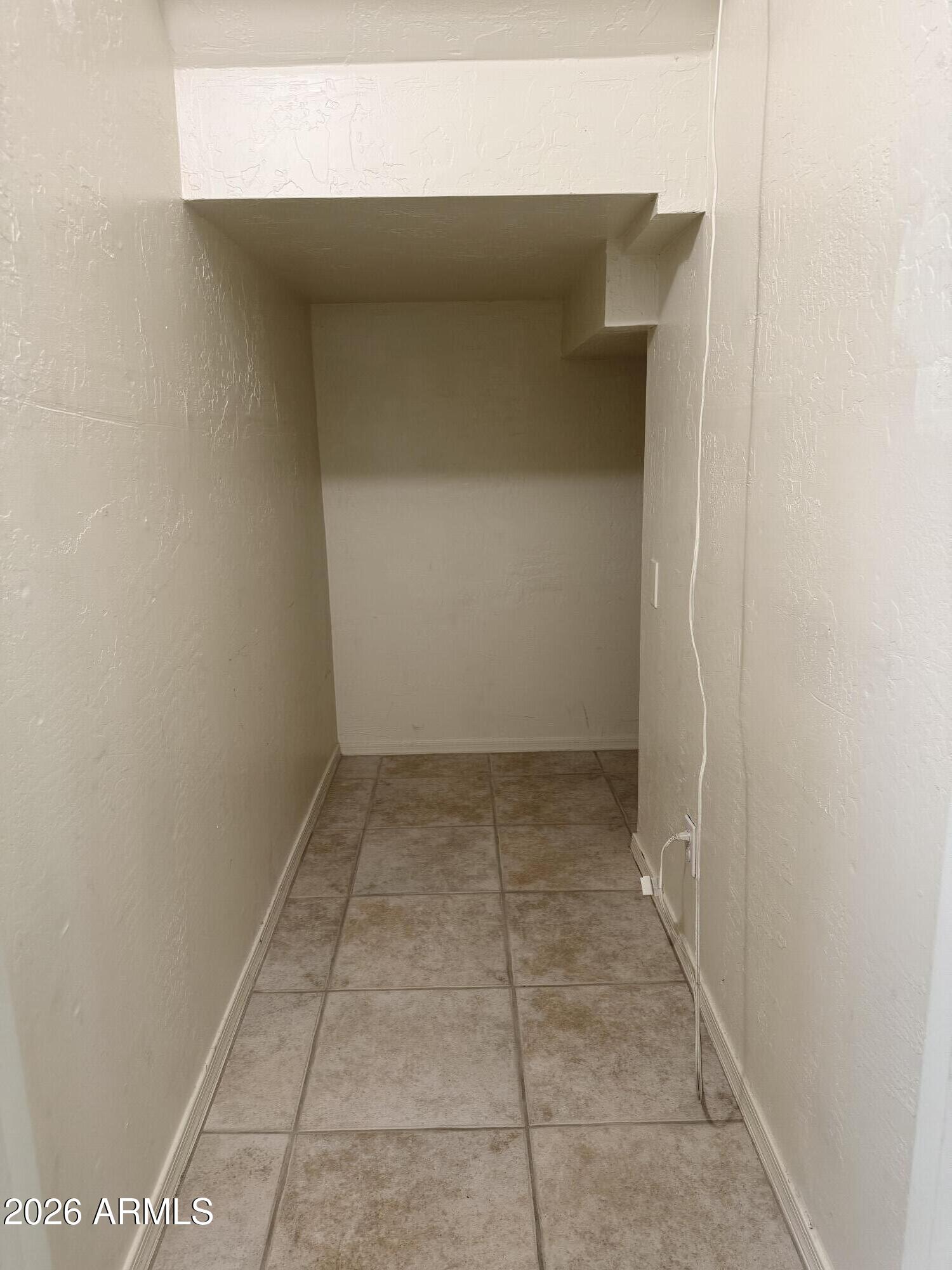 9705 East Mountain View Road, Unit 1019 Scottsdale, AZ 85258 - Photo 16 of 32 a view of a room with a bench