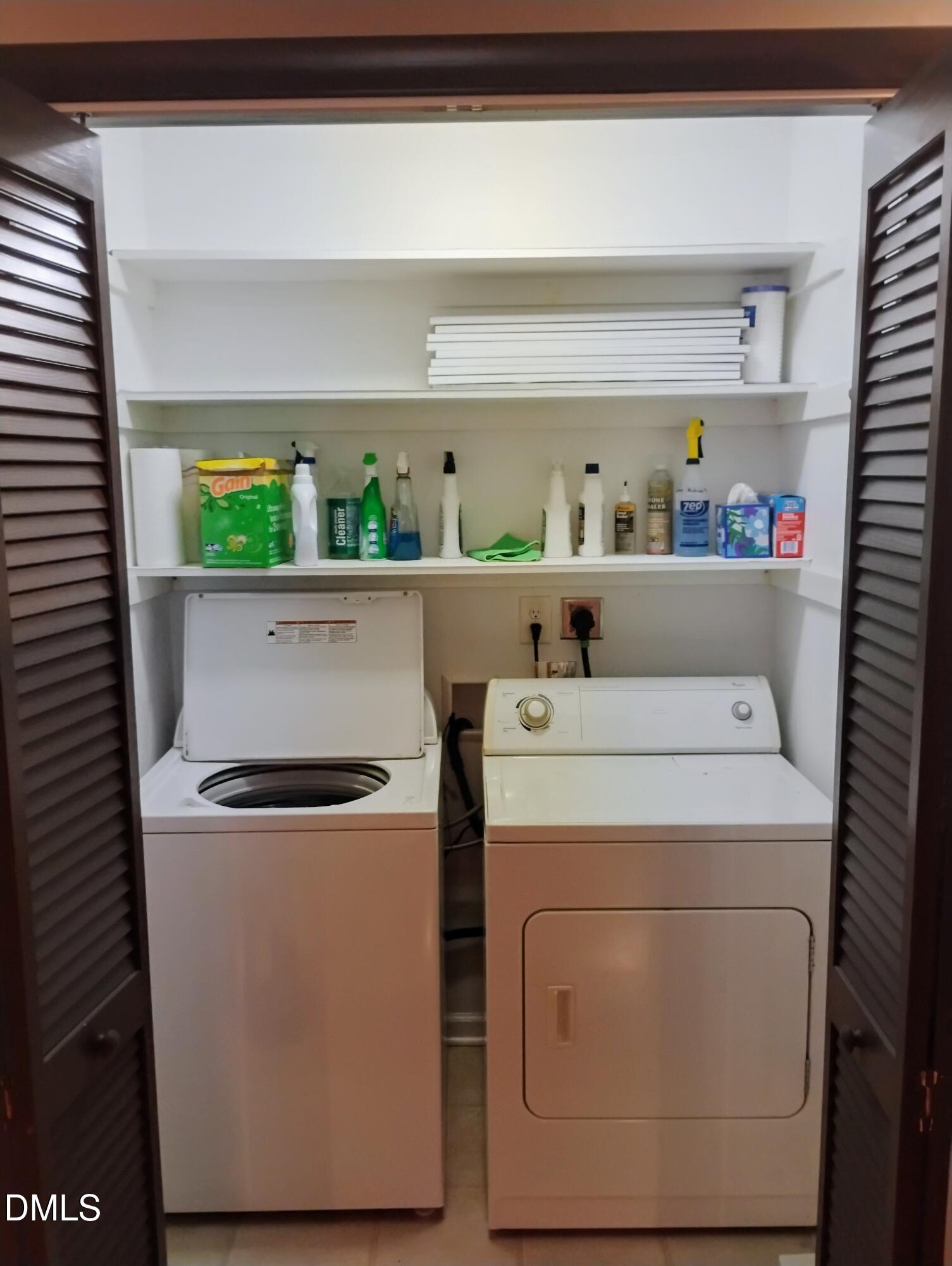 6121 Yates Mill Pond Road Raleigh, NC 27606 - Photo 14 of 18 a utility room with washer and dryer