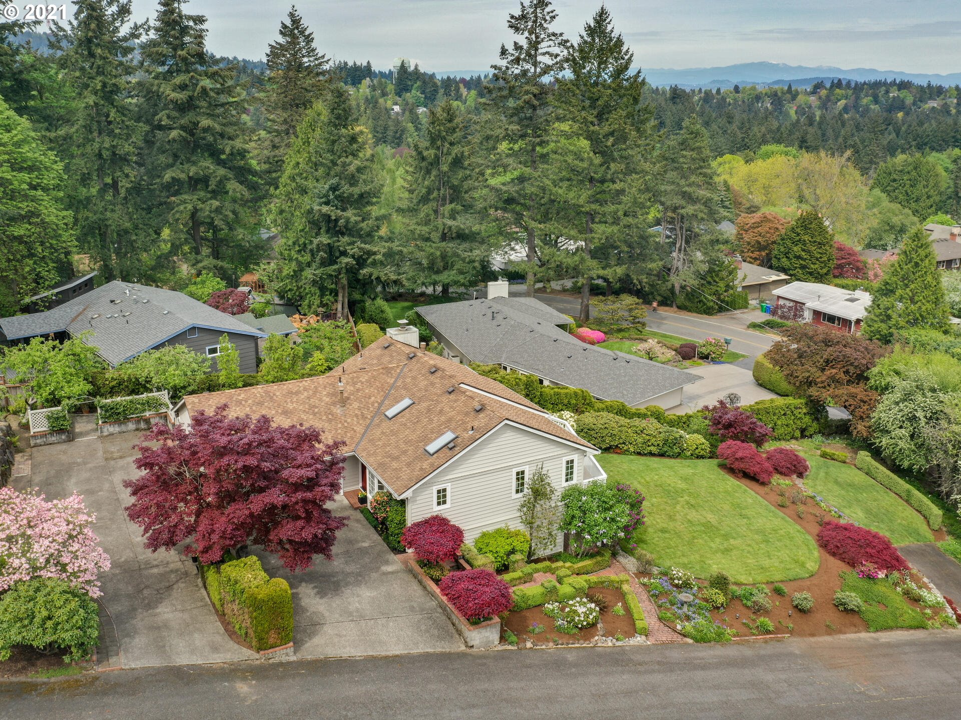10115 Southwest Lancaster Road Portland, OR 97219 - Photo 2 of 32 Gallery Image 2