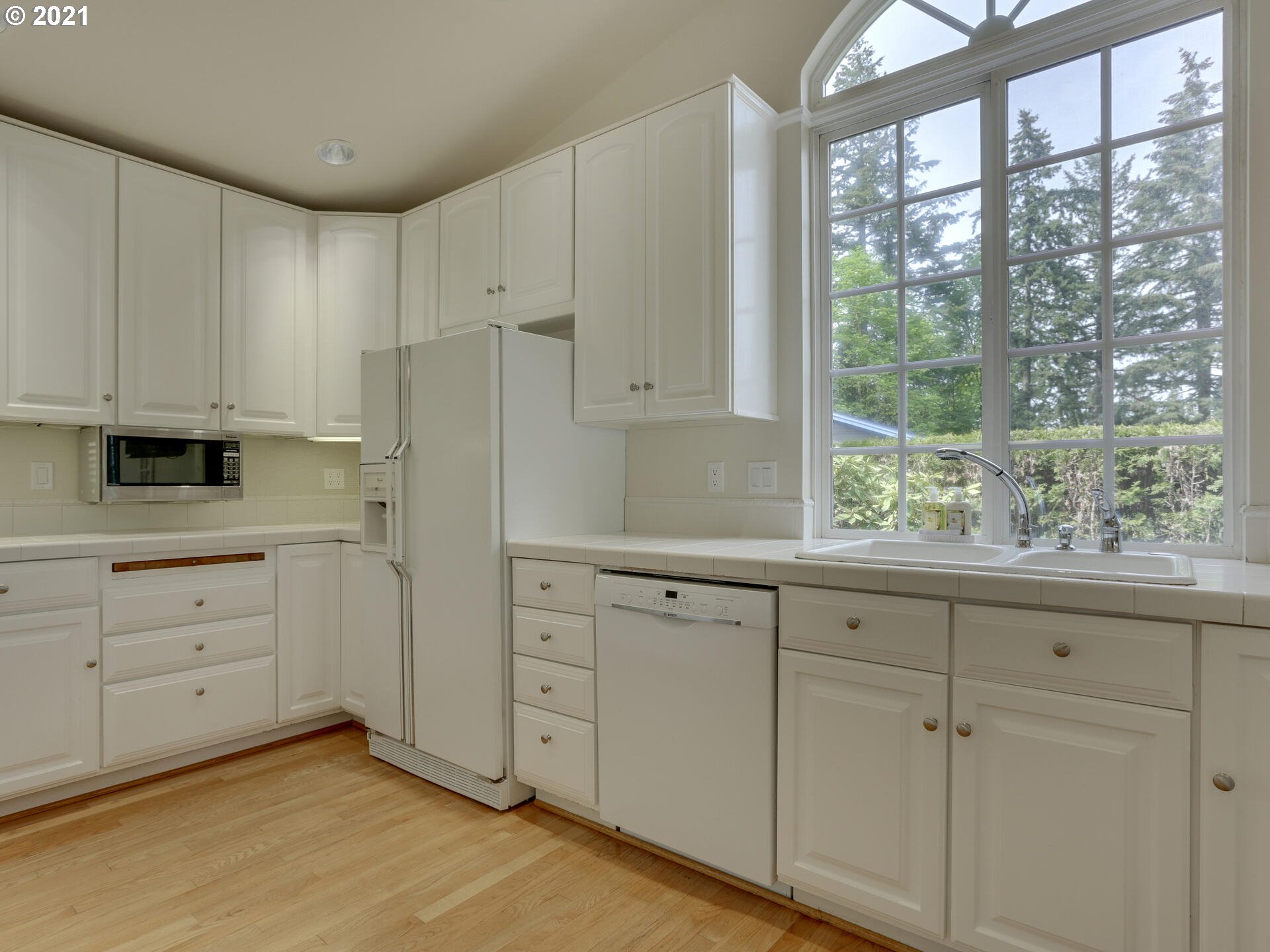 10115 Southwest Lancaster Road Portland, OR 97219 - Photo 11 of 32 Gallery Image 11