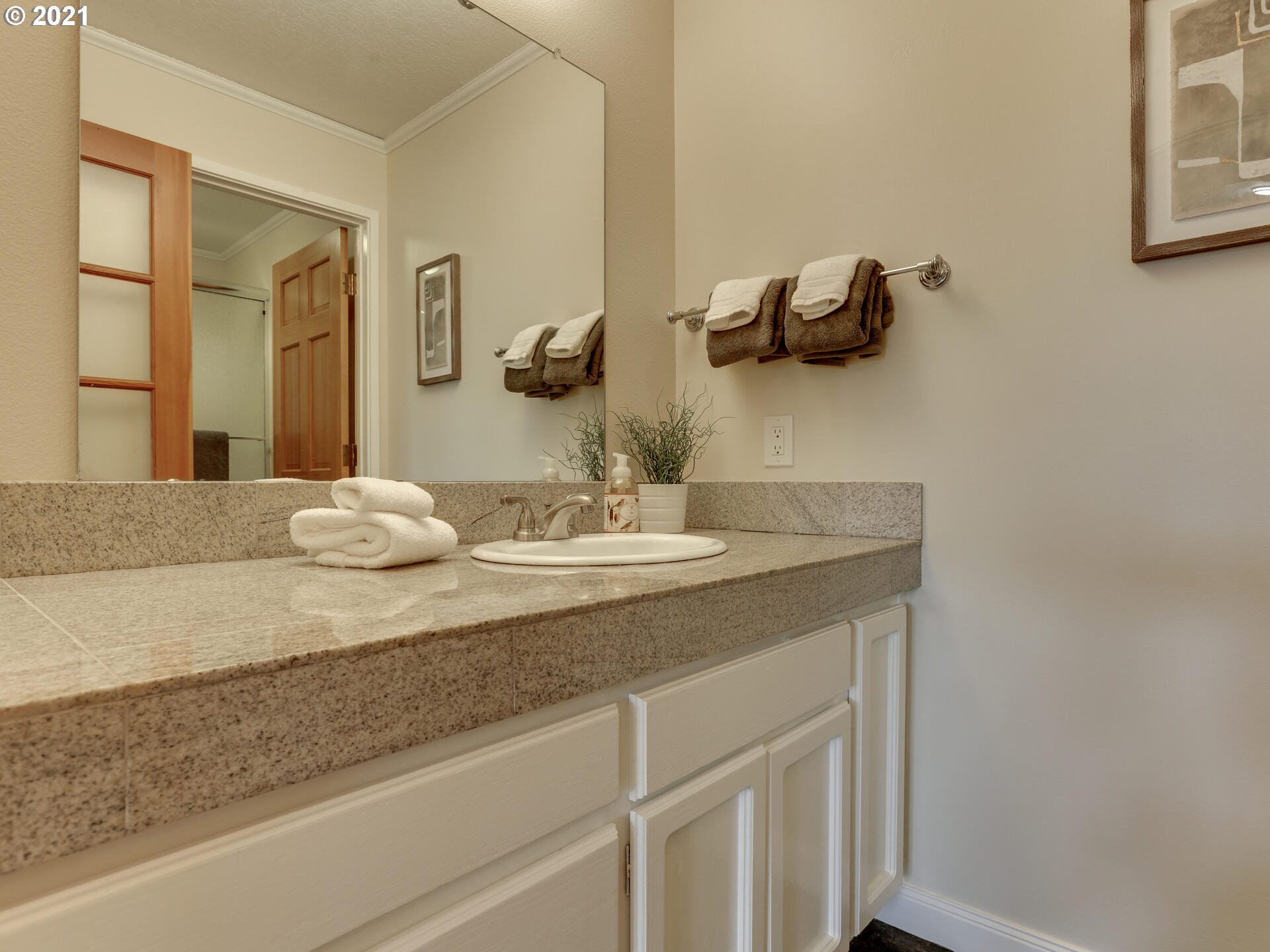 10115 Southwest Lancaster Road Portland, OR 97219 - Photo 21 of 32 Gallery Image 21