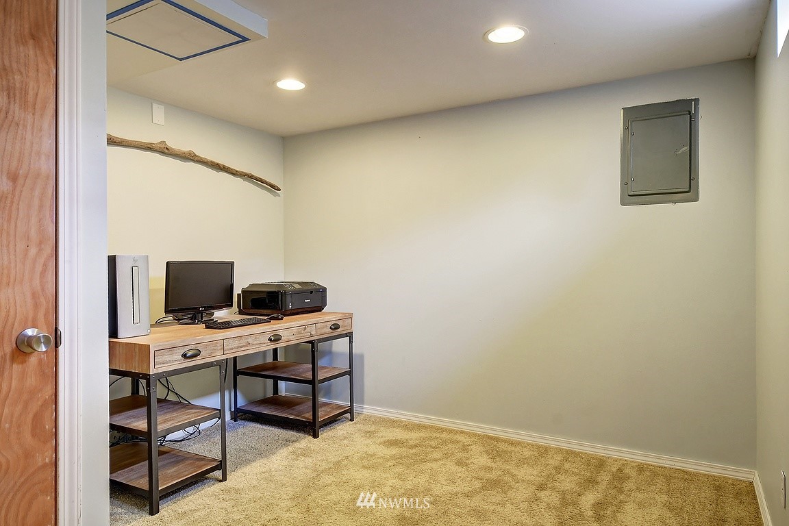 8202 37th Avenue Southwest Seattle, WA 98126 - Photo 12 of 27