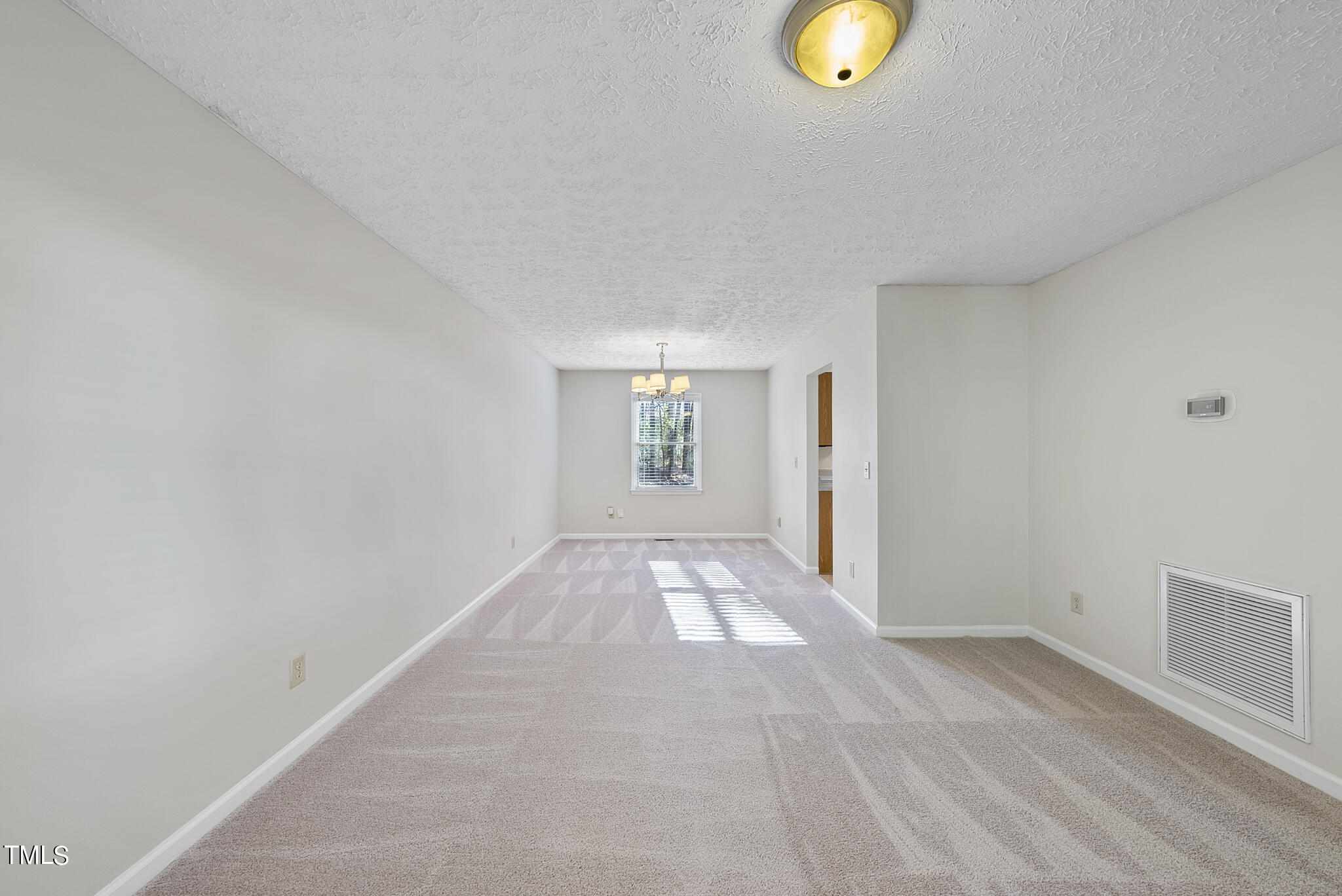 5428 Rhett Drive Raleigh, NC 27606 - Photo 4 of 29 DSC06058