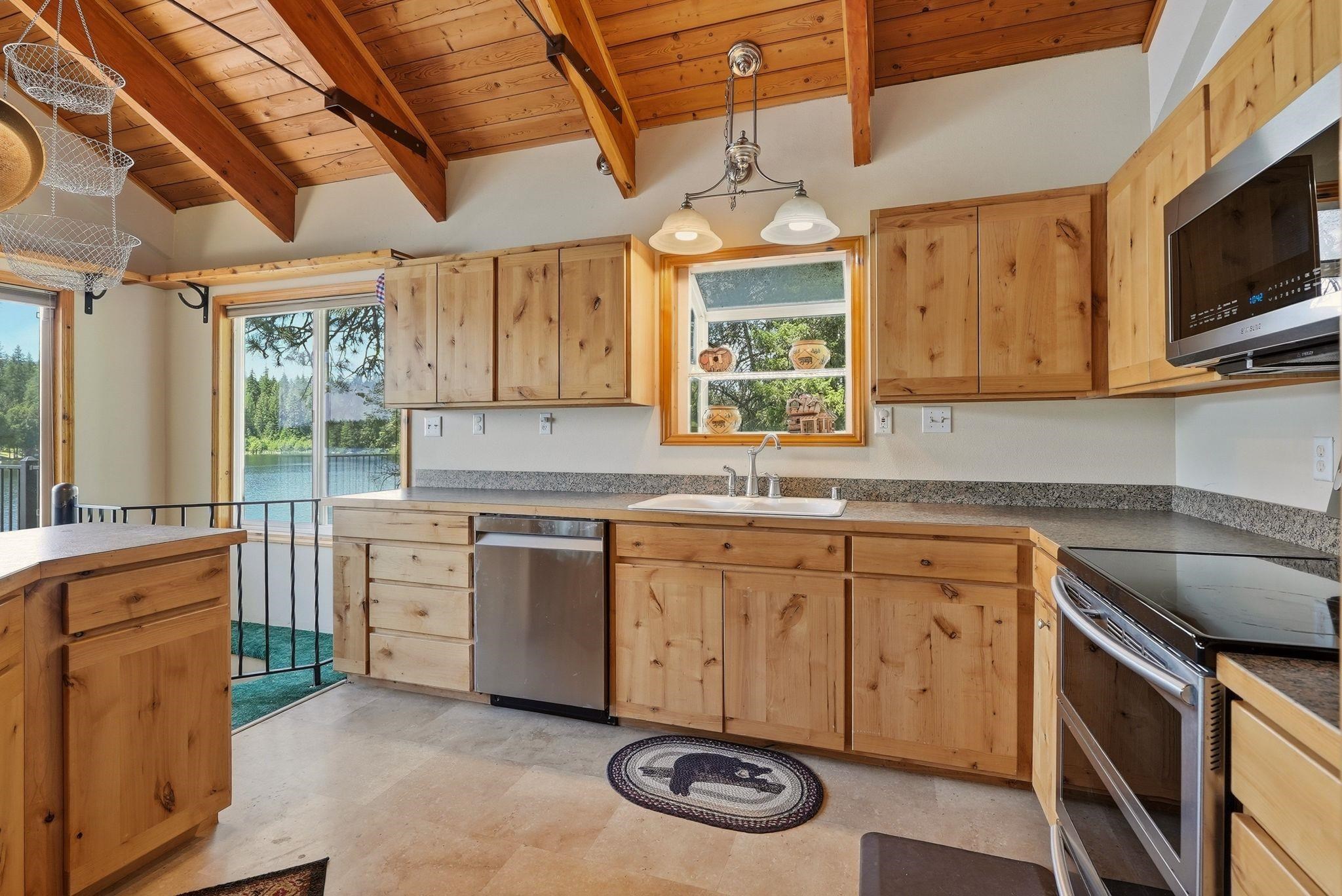 421 Eastshore Road Newport, WA 99156 - Photo 12 of 46