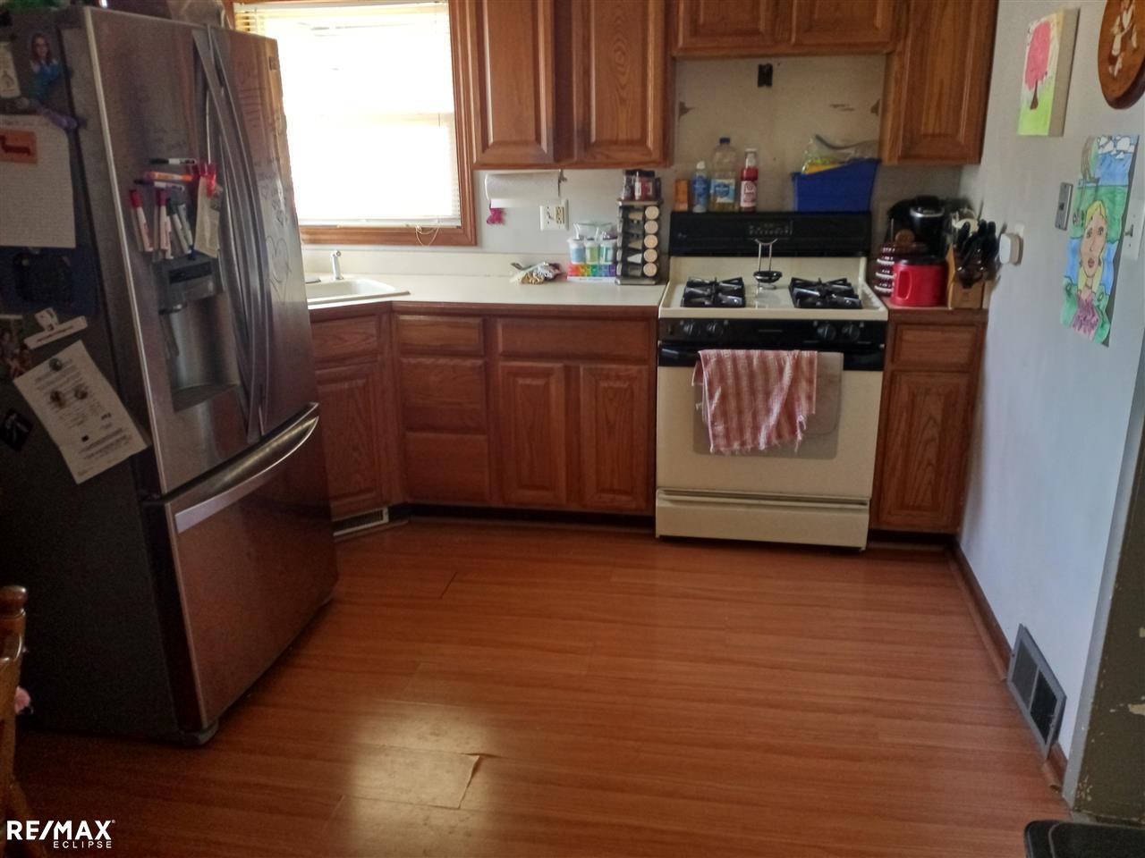 22840 Tuscany Avenue Eastpointe, MI 48021 - Photo 7 of 19 50039835-6.JPG