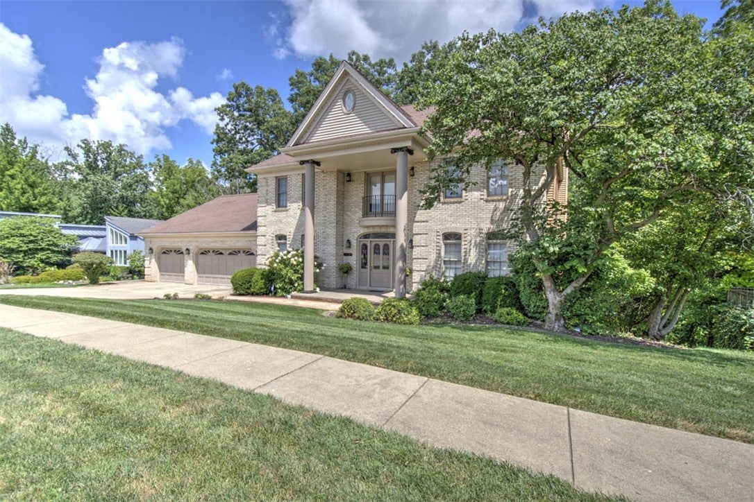 410 Country Club Court Decatur, IL 62521 - Photo 2 of 39 Gallery Image 2
