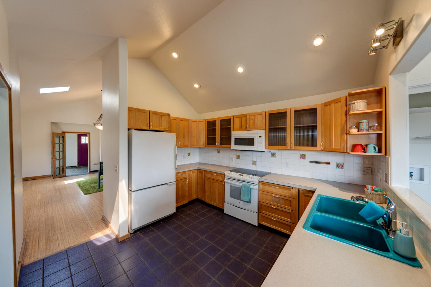 64925 McGrath Road Bend, OR 97701 - Photo 19 of 51 Fridge and all appliances included