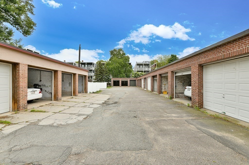 404 R Huntington Avenue Boston, MA 02115 - Photo 3 of 5 Gallery Image 3