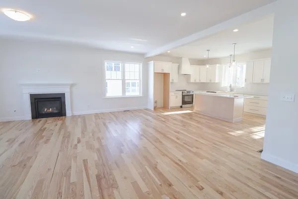 $935,900 | 28 Summerwind Place, Unit 1, Greenland, NH 03840