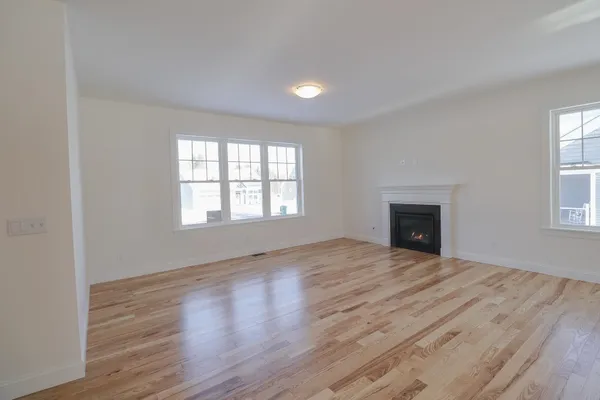 $935,900 | 28 Summerwind Place, Unit 1, Greenland, NH 03840
