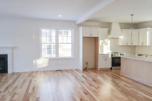 $935,900 | 28 Summerwind Place, Unit 1, Greenland, NH 03840